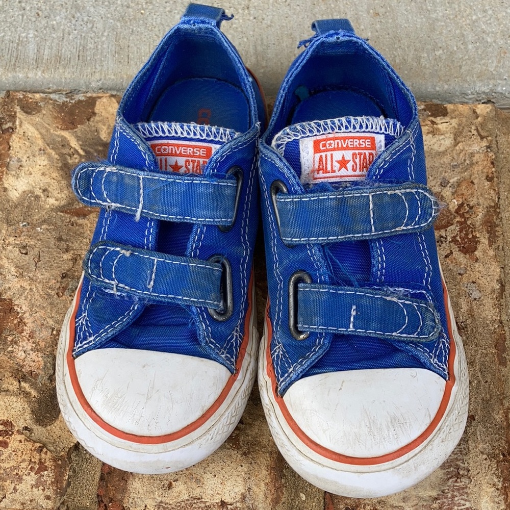 Converse . Velcro closure . Toddler size 9